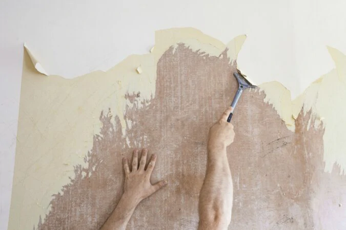 كيفية التعامل مع ورق الجدران العنيد والصعب الإزالة